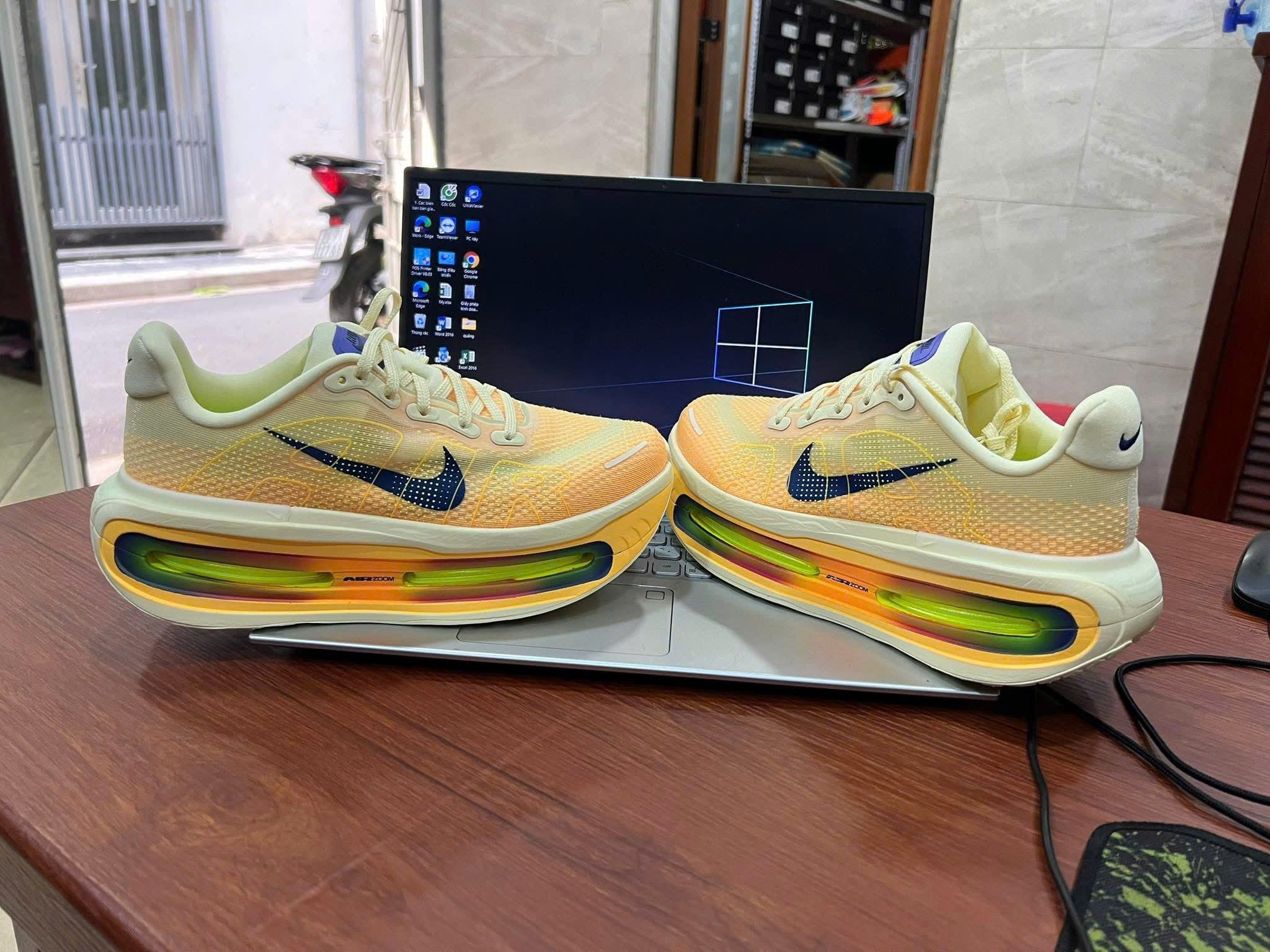 Review đôi giày Nike Vomero Premium