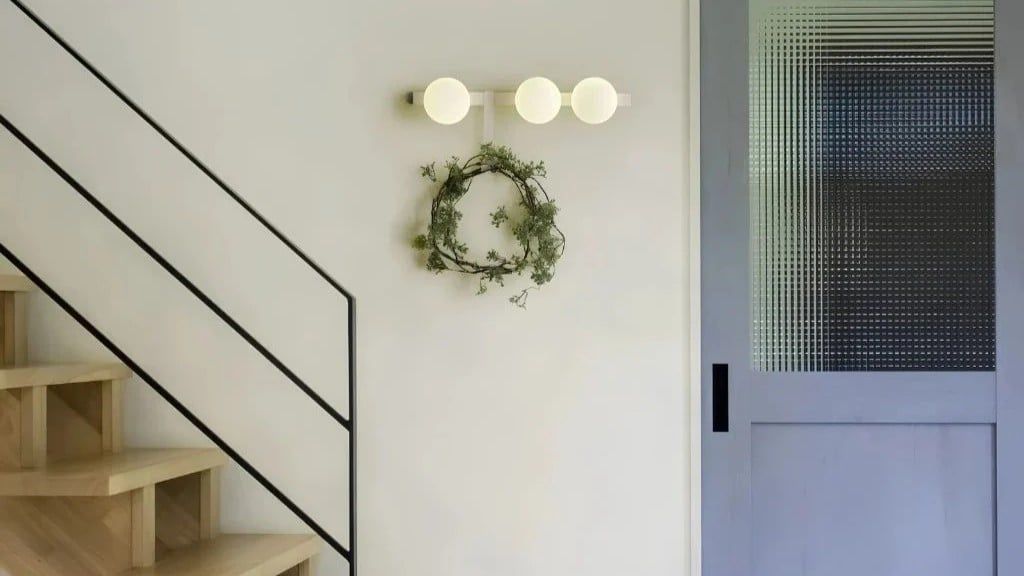 Bí Quyết Chọn Đèn Tường Trang Trí Tinh Tế Cho Phòng Khách Và Hành Lang Modern