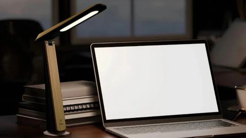 Kinh Nghiệm Lựa Chọn Đèn Đọc Sách Để Bàn Thư Giãn Bảo Vệ Thị Lực