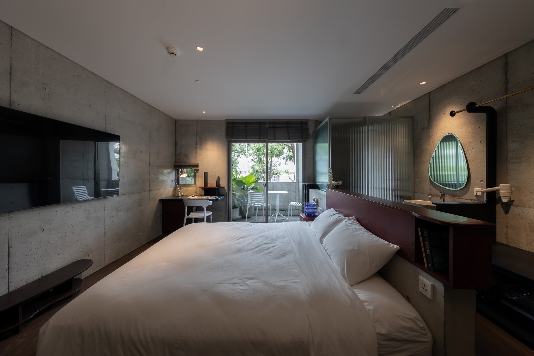 Không gian phòng nghỉ sang trọng tại ODAY STAY HOTEL DANANG với ánh sáng dịu nhẹ
