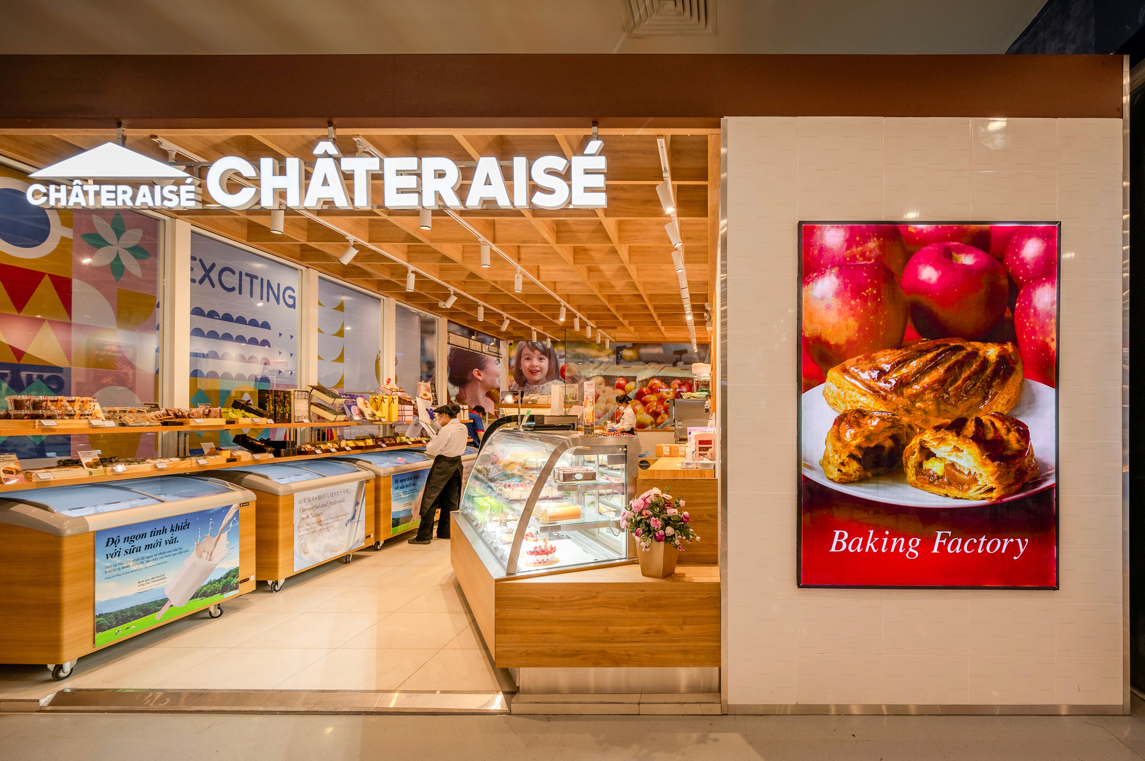 Toàn cảnh không gian chiếu sáng cửa hàng Chateraise Crescent Mall thực hiện bởi MotoM
