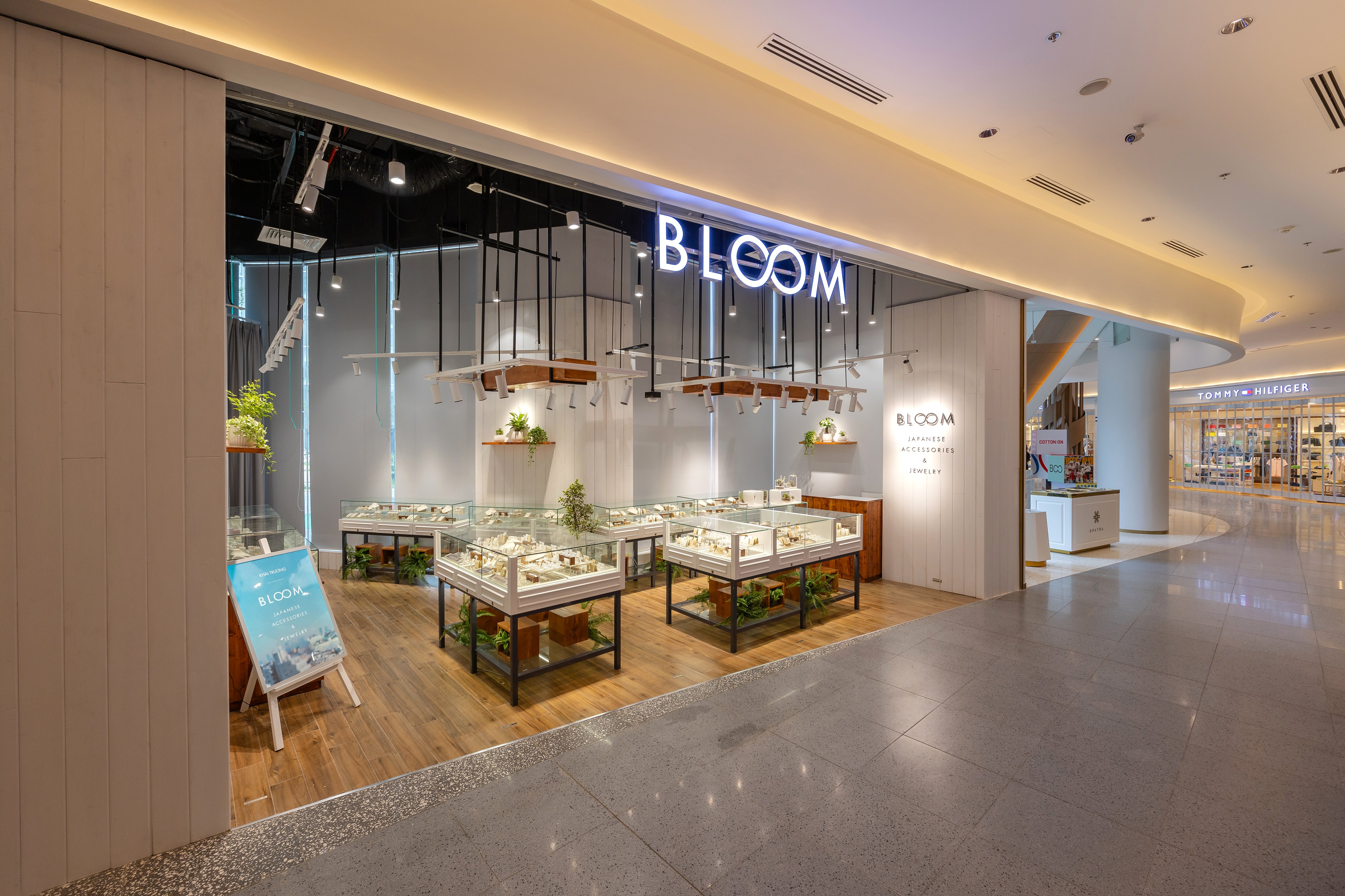 Không gian mua sắm hiện đại và sang trọng của BLOOM Japanese Accessories & Jewelry