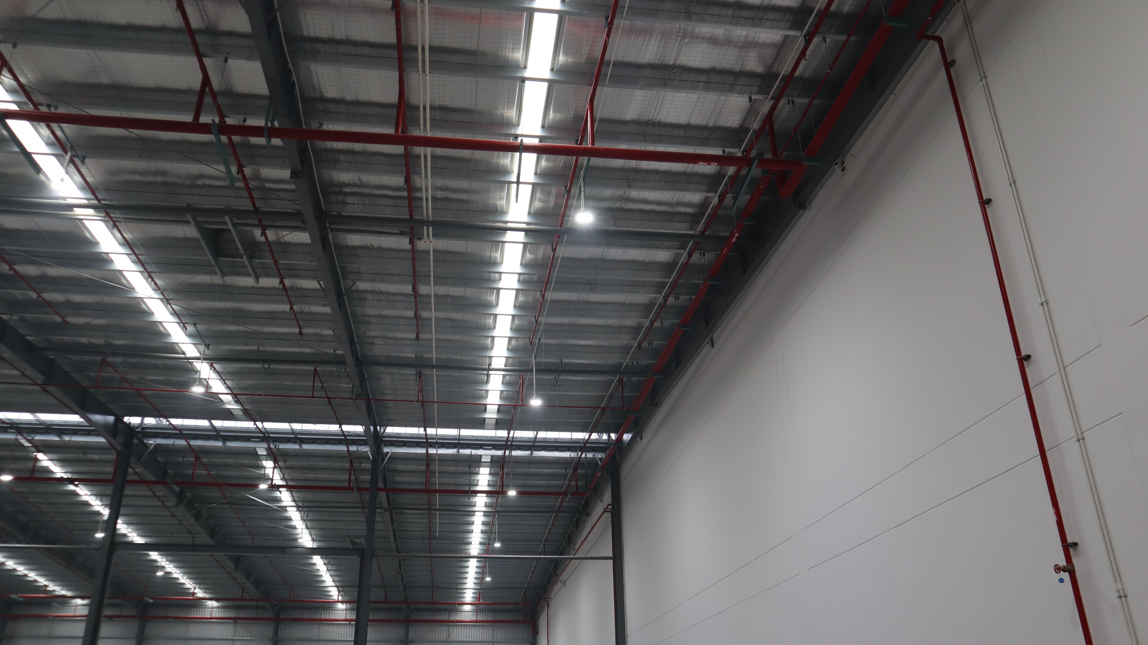 Không gian làm việc dự án DHL Minh Quang được chiếu sáng tối ưu bởi MotoM - Ảnh 2