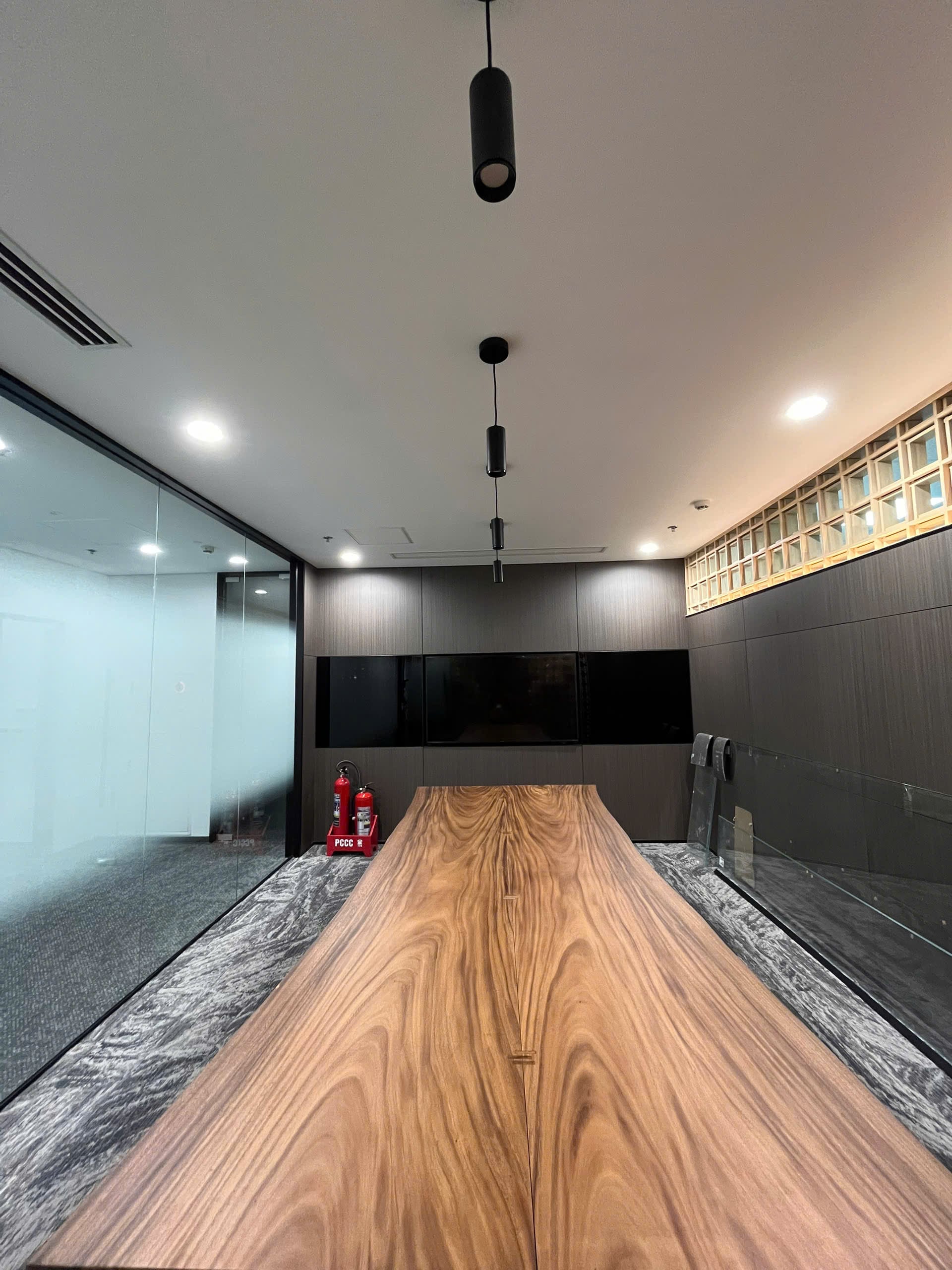 Không gian làm việc dự án Hanoi Vinata Office chiếu sáng dịu nhẹ bởi MotoM - Ảnh 2