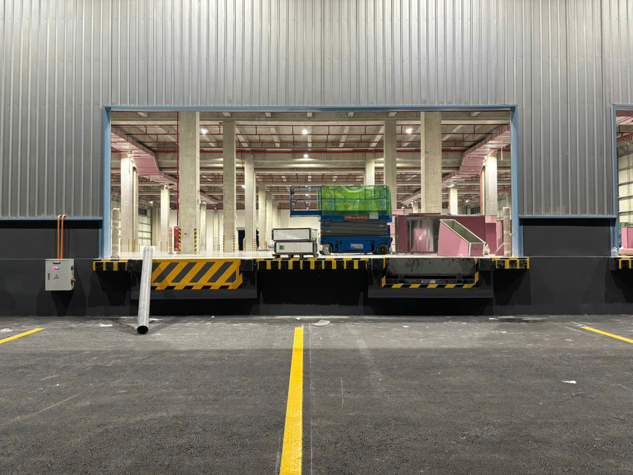 Tổng thể góc làm việc chuyên nghiệp tại BW Industrial x MotoM