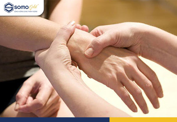 Rượu xoa bóp - Tinh hoa dân gian trong chăm sóc sức khỏe