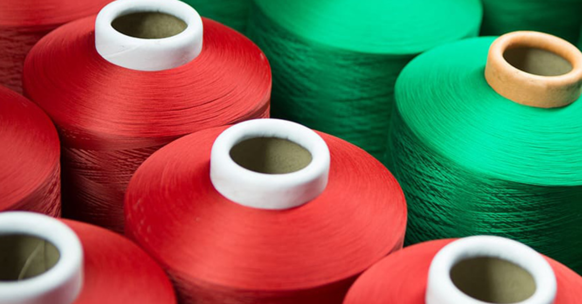 quy-trinh-san-xuat-soi-polyester-dien-ra-nhu-the-nao?