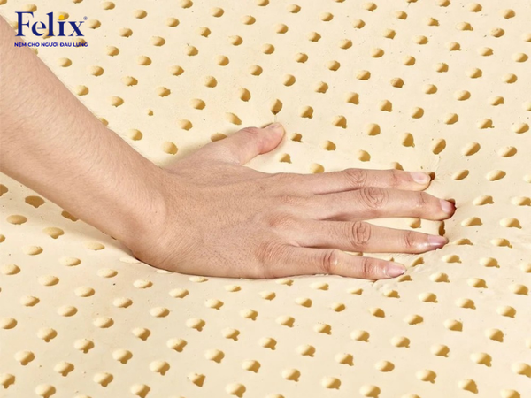Chất liệu nệm phù hợp giúp tăng độ êm ái, thông thoáng và nâng đỡ cơ thể khi ngủ