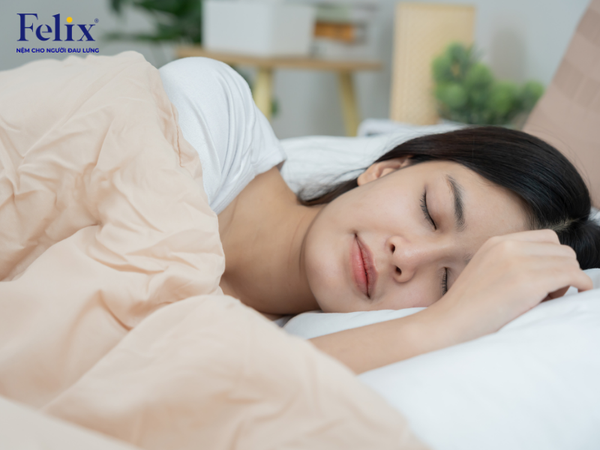 Ngủ không gối có thể ảnh hưởng thế nào đến cổ và cột sống