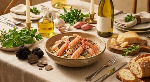 Cách làm Mì Ý sốt kem Thịt Đùi Ghẹ nấm truffle đen, chuẩn vị Ý sang trọng