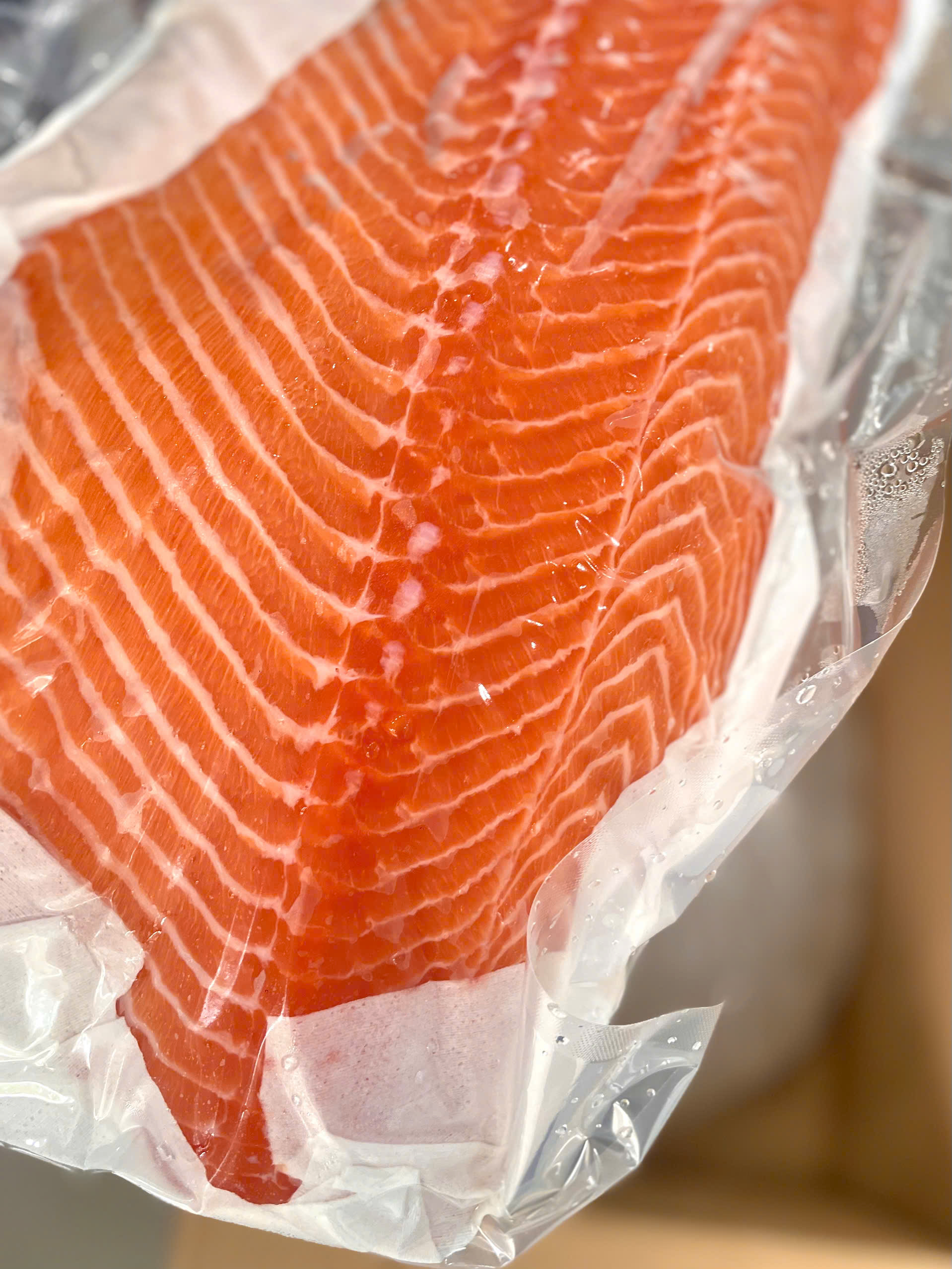 Cá hồi sashimi Na Uy chuẩn vị, miếng cá cam óng