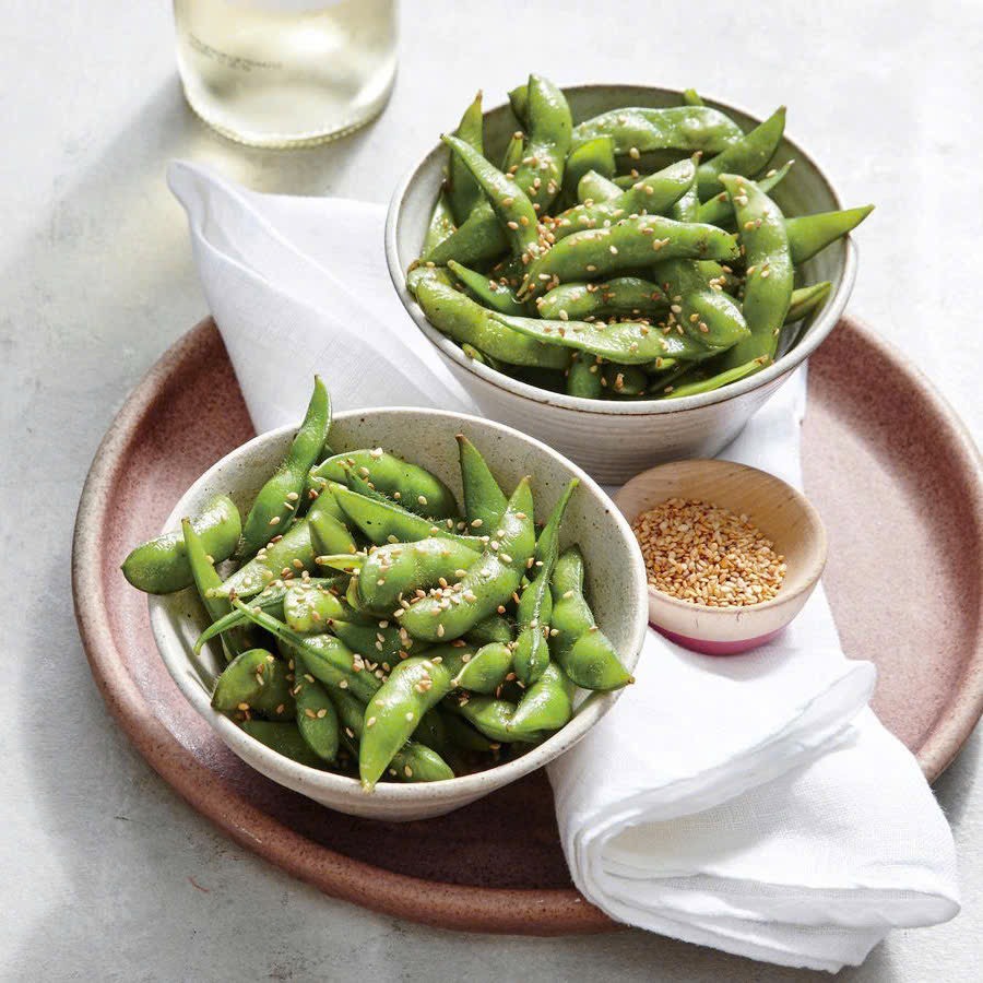 Đĩa đậu nành Nhật Edamame tươi xanh hấp dẫn