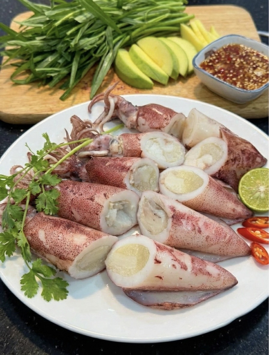 Mực trứng tươi rói, căng mọng, nhiều trứng