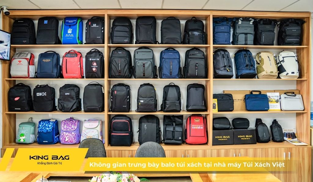 Khám phá không gian trưng bày balo túi xách tại nhà máy Túi Xách Việt