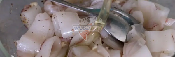 MẸO GIỮ HẢI SẢN KHÔNG BỊ RA NƯỚC KHI XÀO