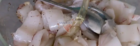 MẸO GIỮ HẢI SẢN KHÔNG BỊ RA NƯỚC KHI XÀO