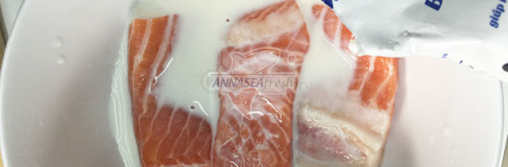 CÁCH NẤU CÁ HỒI KHÔNG BỊ KHÔ, KHÔNG TANH