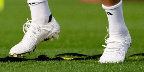 Next-Gen Nike Tiempo prototype trắng: đôi giày đang “phủ kín” sân cỏ