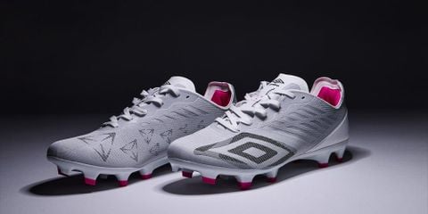 Umbro Velocita Decima – Giày bóng đá siêu nhẹ kỷ niệm 10 năm, dành cho tốc độ