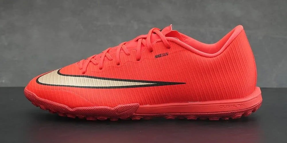 TOP 10 MẪU GIÀY ĐÁ BÓNG SÂN CỎ NHÂN TẠO SẮP XẾP TỪ THON ĐẾN BÈ TẠI THANH HÙNG FUTSAL