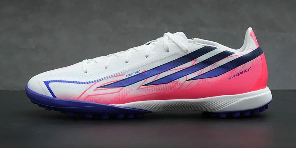 TOP 10 MẪU GIÀY ĐÁ BÓNG SÂN CỎ NHÂN TẠO SẮP XẾP TỪ THON ĐẾN BÈ TẠI THANH HÙNG FUTSAL
