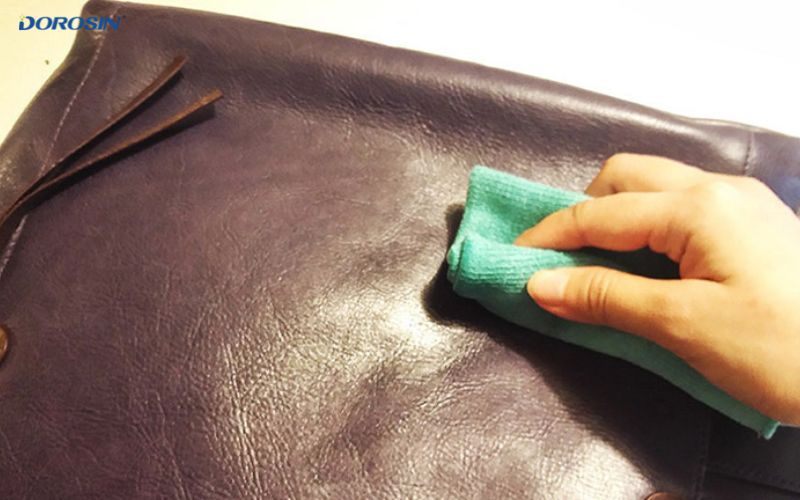 xử lý túi da bị mốc 2