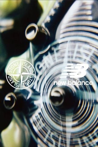 Stone Island và New Balance được đồn đang chuẩn bị tung một collab đậm vibe football-core, hứa hẹn tiếp tục khuấy đảo mùa hè 2026