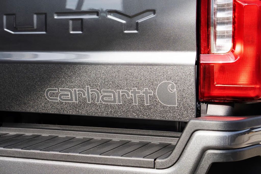 “Carhartt’s Ford Super Duty”: Biến chiếc Ford Super Duty thành một cỗ máy đúng nghĩa “workwear on wheels”.