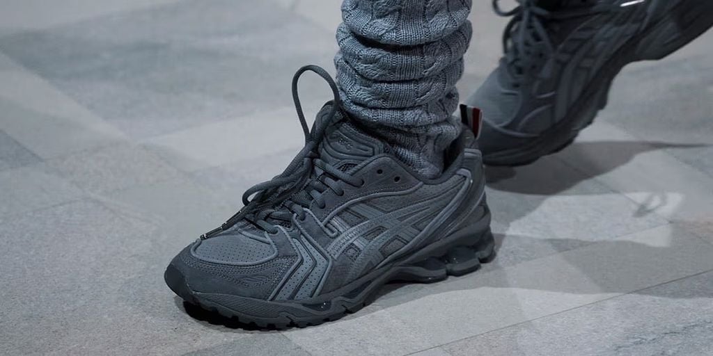 Thom Browne hợp tác cùng ASICS ra mắt phiên bản ASICS GEL-Kayano 14 trong lần collab mới