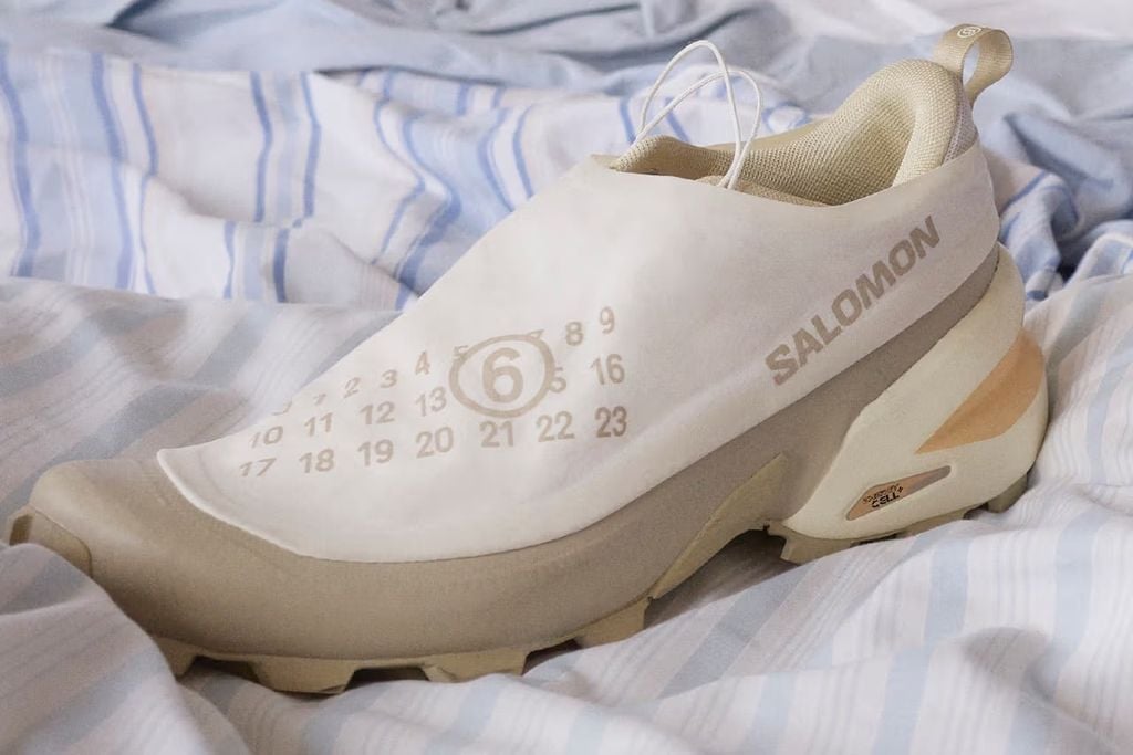 MM6 Maison Margiela x Salomon CROSS DUST gây chú ý với thiết kế gaiter lấy cảm hứng từ bao bì đóng gói
