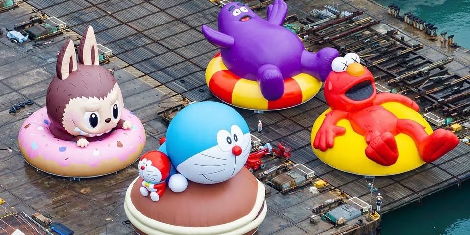 KAWS x AllRightsReserved: màn diễu hành trên nước lần đầu tiên và lớn nhất toàn cầu