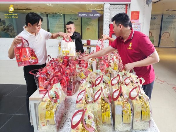 Trao Quà Tết Ngọc Hiền 2026 – Gửi Trao Tri Ân, Gắn Kết Hành Trình Đồng Hành