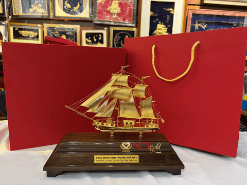 Quà Tết Dát Vàng 24K – Món Quà Sang Trọng, Mang Lộc Tài Cho Năm Mới