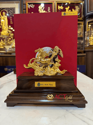 Tượng Ngựa Cây Tùng Dát Vàng 24K – Quà Tết Bính Ngọ 2026 Ý Nghĩa