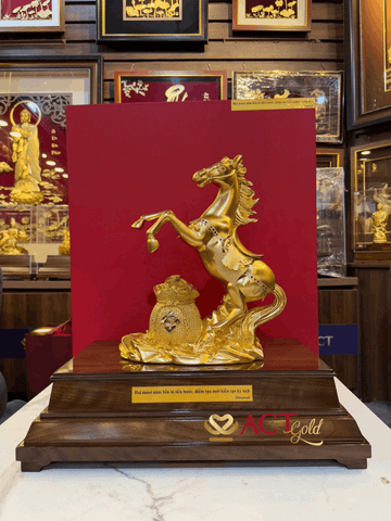 Ngựa Tài Lộc Dát Vàng 24K – Biểu Tượng Phong Thủy Mang Lại Thành Công