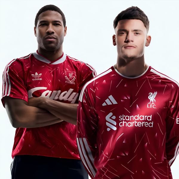 Áo bóng đá Liverpool sân nhà 2026/27 bản Player Adidas KA6851 ảnh campaign