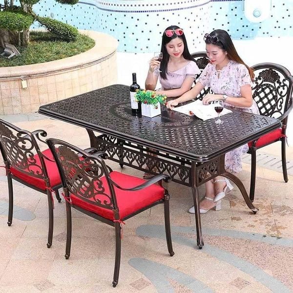 Bàn ghế nhôm đúc có nóng khi để ngoài trời không? Những điều cần biết trước khi sử dụng