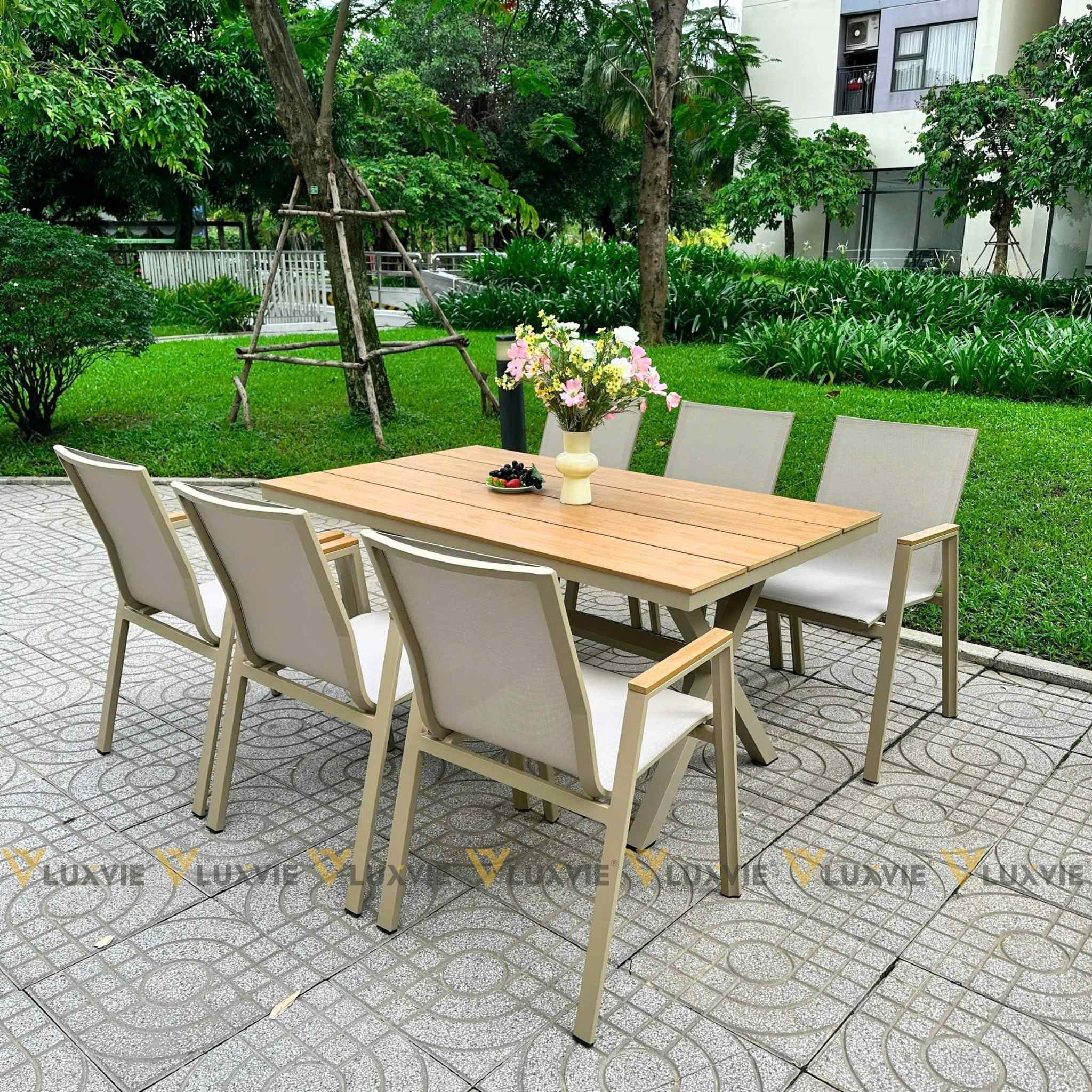 Bao Lâu Nên Vệ Sinh Bàn Ghế Ngoài Trời Một Lần?