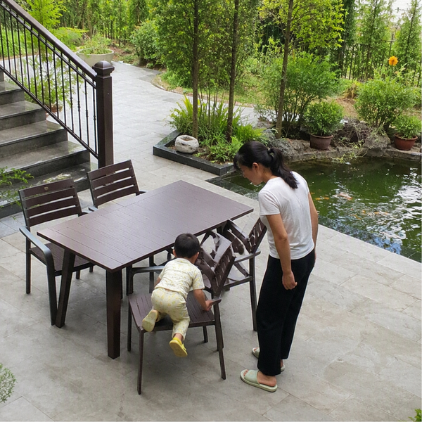 Top 5 Bàn Ghế Ngoài Trời An Toàn Cho Gia Đình Có Trẻ Nhỏ Và Người Lớn Tuổi