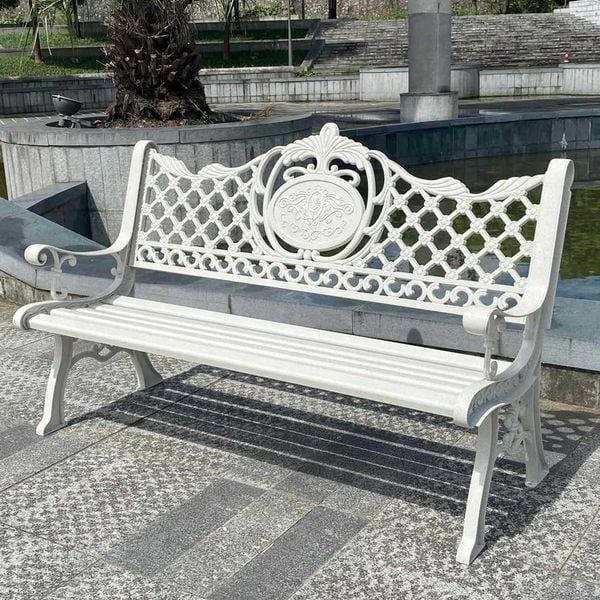 Ghế Công Viên Ngoài Trời: Tuyệt Chiêu Setup Không Gian Nghỉ Dưỡng Với 5 Tiêu Chí Vàng