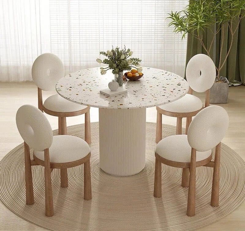 Lưu Ý Khi Chọn Bàn Ăn Cho Gia Đình Có Trẻ Nhỏ