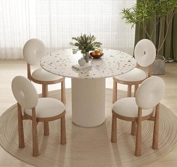 Lưu Ý Khi Chọn Bàn Ăn Cho Gia Đình Có Trẻ Nhỏ