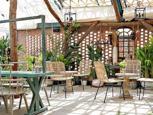 Top Bàn Ghế Cafe Ngoài Trời Phù Hợp Cho Từng Mô Hình Quán