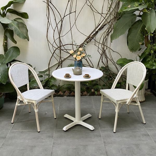 Cẩm nang hạn chế phai màu dưới nắng gắt cho bộ bàn ghế cafe ngoài trời