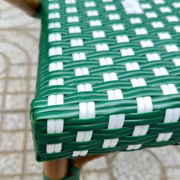 Cận cảnh mắt đan lưới Textilene dùng cho ghế ngoài trời (Nguồn: NT Luxvie)