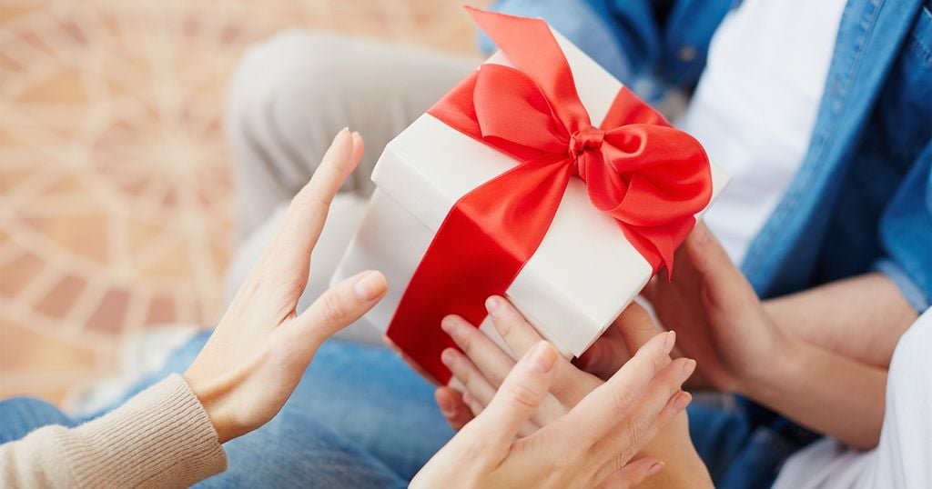 GỢI Ý QUÀ TẶNG 20/11 CHO CÔ GIÁO – CỐC SỨ HỌA TIẾT HOA TINH TẾ TỪ NORITAKE