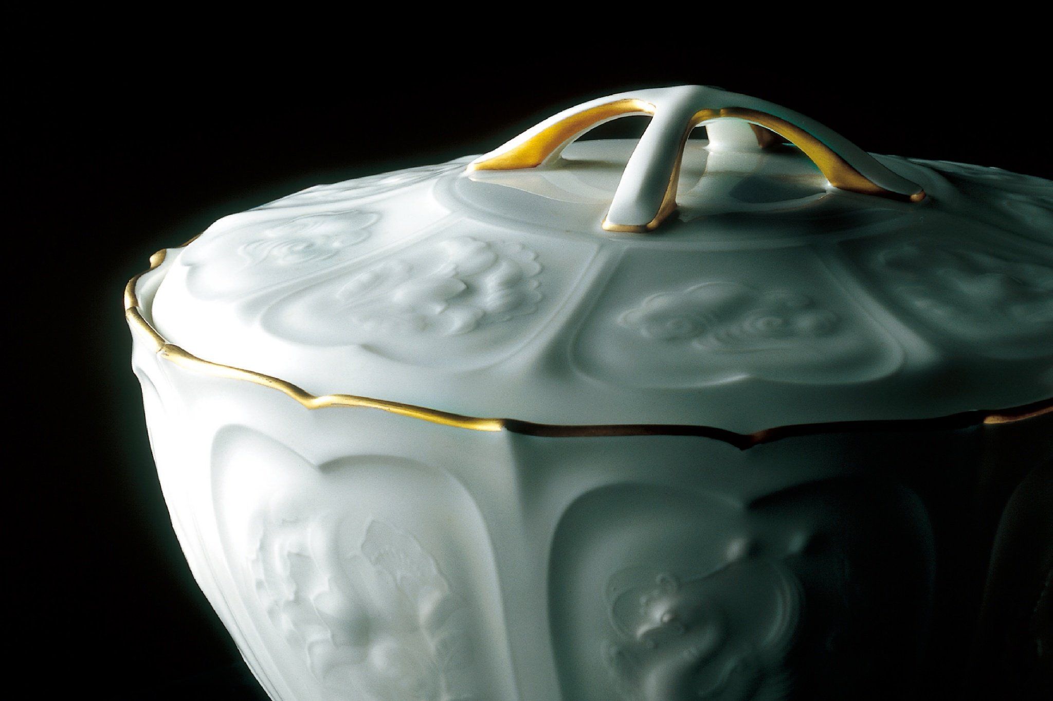 Khám phá kỹ nghệ chết tác sứ được lưu truyền hơn trăm năm của Noritake Nhật Bản