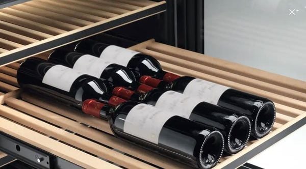 Khung FlexiFrame khay gỗ Beech trong Miele KWTUS 7096 E