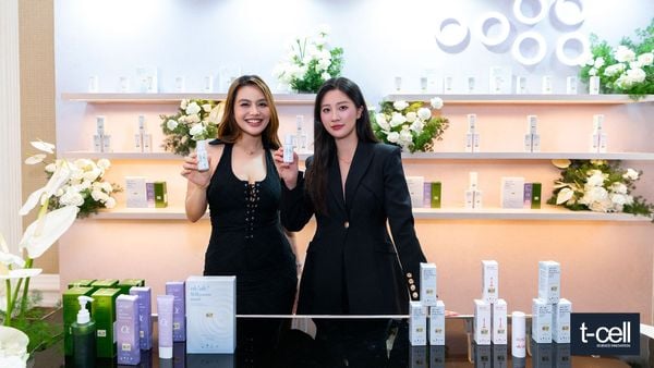 DẤU ẤN QUY TỤ CỦA CÁC BÁC SĨ CHUYÊN MÔN, QUÝ KHÁCH HÀNG VÀ CÁC INFLUENCER TẠI SỰ KIỆN “FOREVER YOUNG”