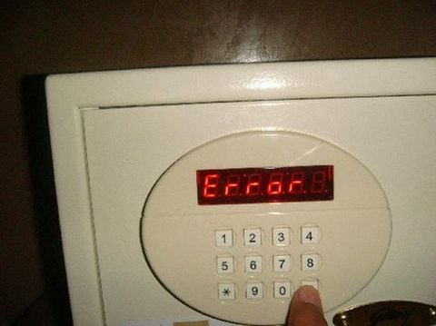 Két Sắt Báo Lỗi Error: Nguyên Nhân & Cẩm Nang Xử Lý Chuyên Sâu